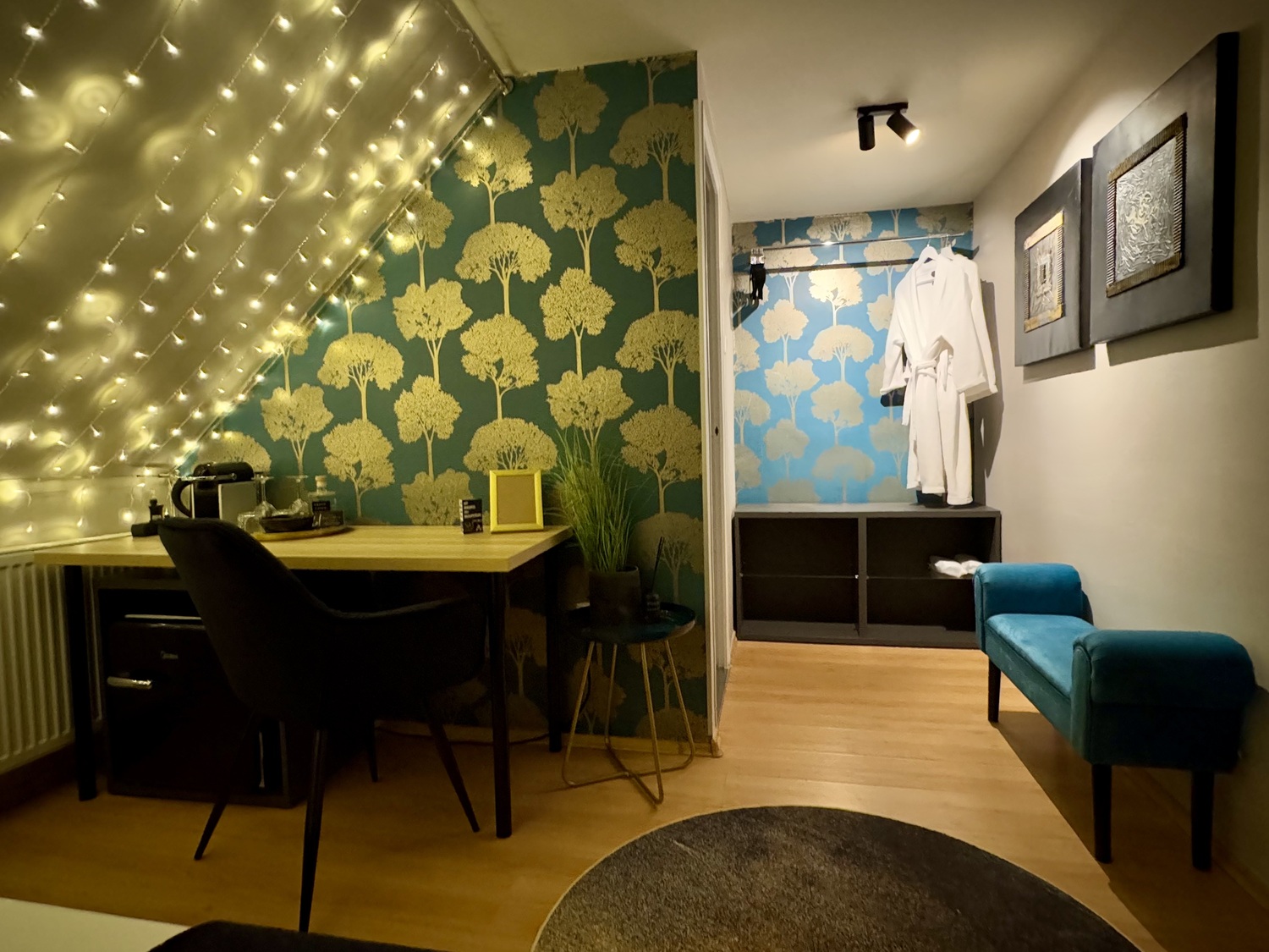 A Tiny Room további részlete
